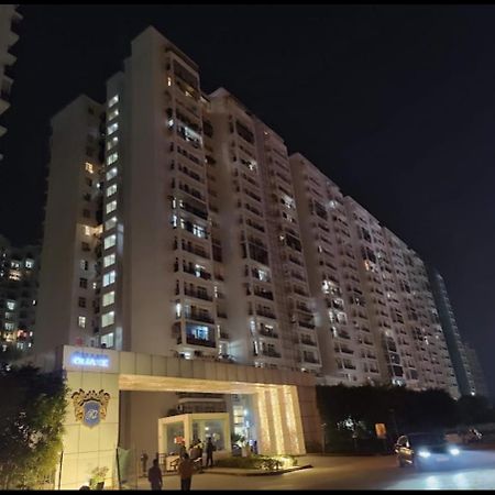 Downtown Delight Apartment Lucknow Ngoại thất bức ảnh