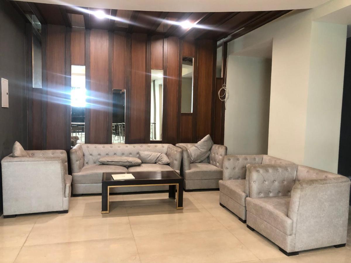 Downtown Delight Apartment Lucknow Ngoại thất bức ảnh